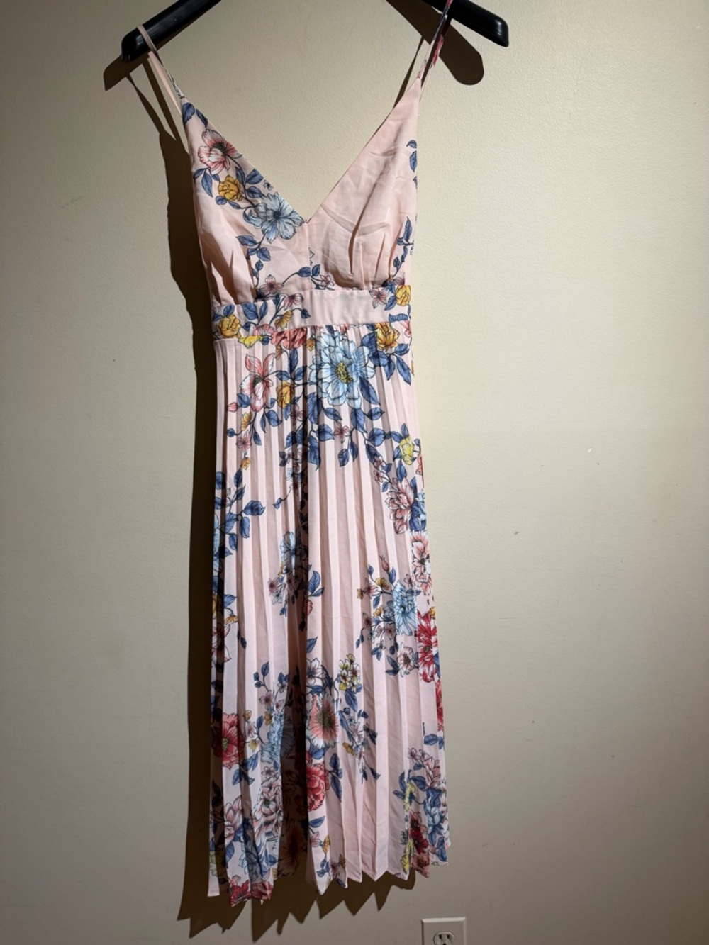 Pink Floral Maxi Dress with V-Neck - Picture 9 of 10